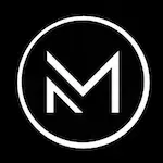 Un logotipo "M" en negrita está centrado dentro de un círculo blanco sobre un fondo negro.